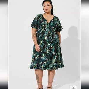 Torrid Faux Wrap High Low Dress Size 00 Black White Print V Neck Ruffle Hem